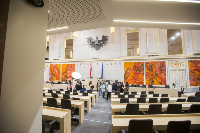 SchülerInnen informieren sich über den Weg eines Gesetzes von der Idee bis zur Verabschiedung