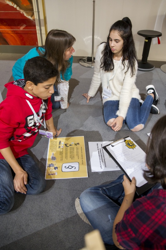 SchülerInnen informieren sich über den Weg eines Gesetzes von der Idee bis zur Verabschiedung