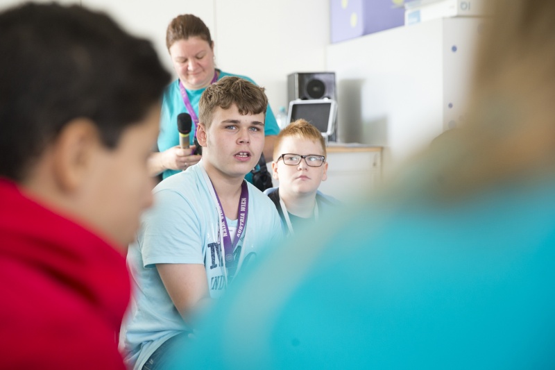 SchülerInnen informieren sich über den Weg eines Gesetzes von der Idee bis zur Verabschiedung