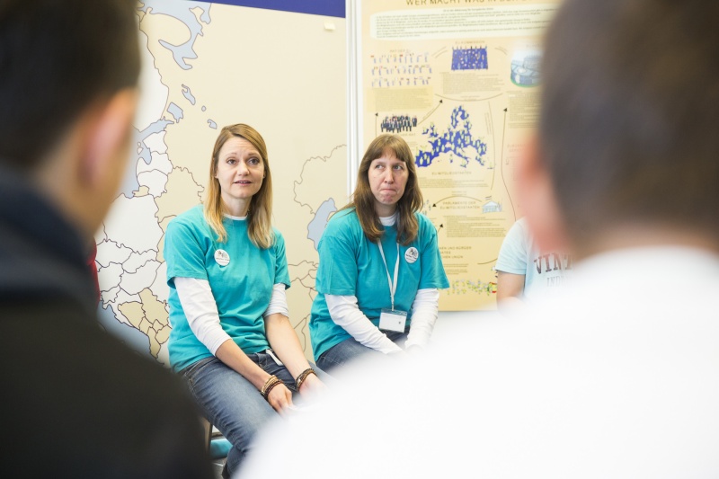 SchülerInnen informieren sich über den Weg eines Gesetzes von der Idee bis zur Verabschiedung