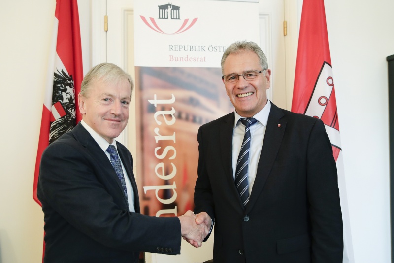 Von links: Der irische Botschafter Tom Hanney und Bundesratspräsident Edgar Mayer (V)