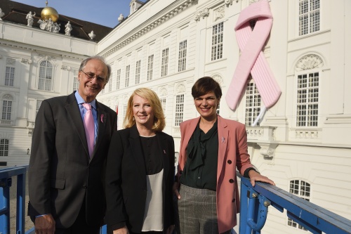 Von links: Präsident der Krebshilfe Paul Sevelda, Nationalratspräsidentin Doris Bures (S) und Gesundheitsministerin Pamela Rendi-Wagner (S)