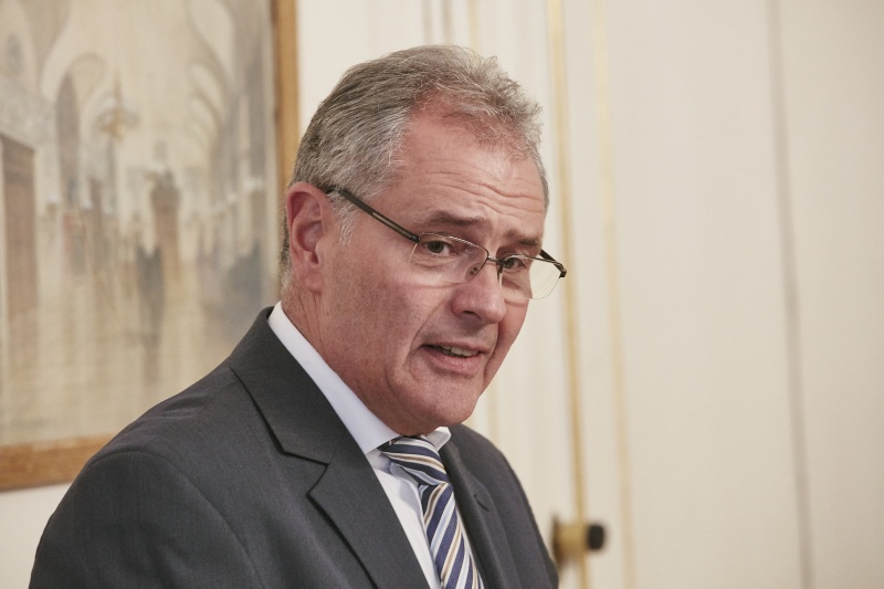 Begrüßung durch Bundesratspräsident Edgar Mayer (V)