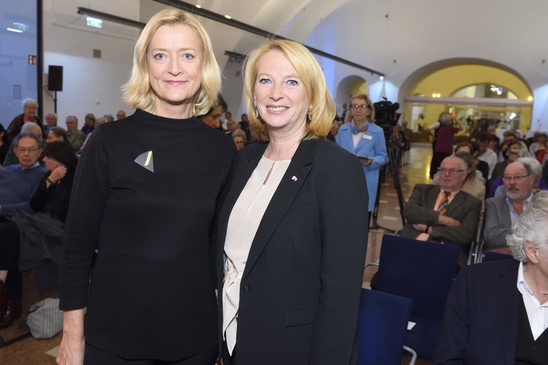 Von links: Generaldirektorin der Österreichischen Nationalbibliothek Johanna Rachinger, Nationalratspräsidentin Doris Bures (S)