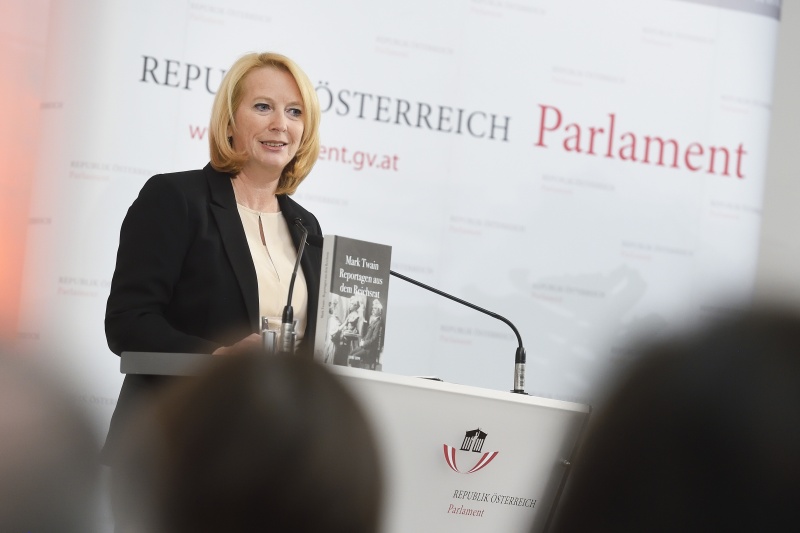 Begrüßung durch Nationalratspräsidentin Doris Bures (S)