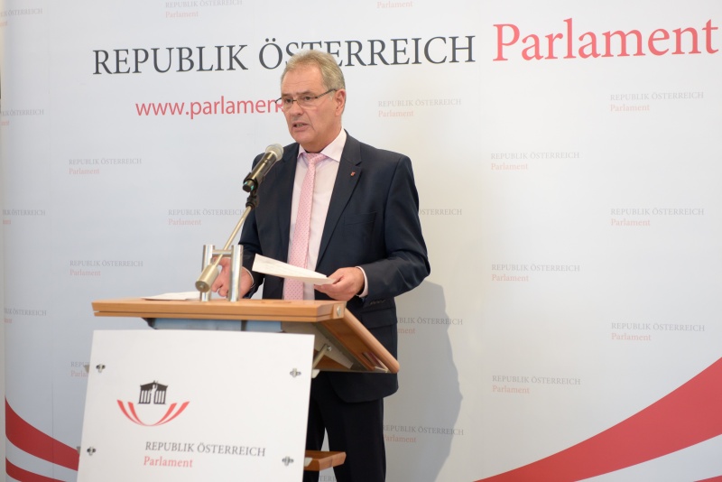 Präsident des Bundesrates Edgar Mayer bei der Eröffnungsansprache