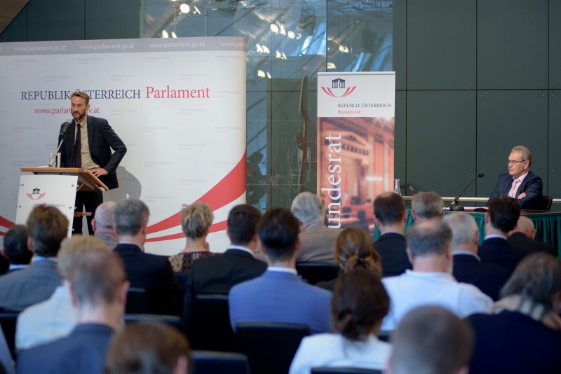 Paul Murschetz bei seinem Vortrag zum Thema „Staatliche Medienförderung. Leistungsanforderungen aus Sicht der Medienökonomie in der digitalen Ära“