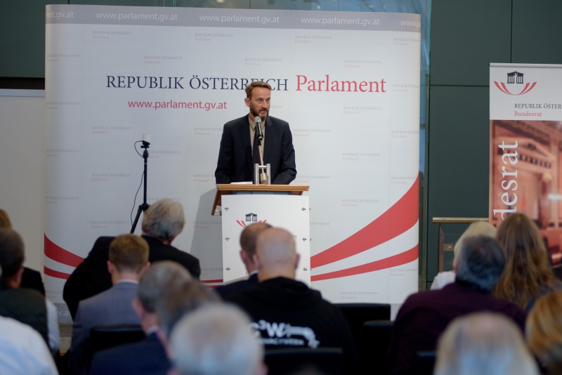 Paul Murschetz bei seinem Vortrag zum Thema „Staatliche Medienförderung. Leistungsanforderungen aus Sicht der Medienökonomie in der digitalen Ära“