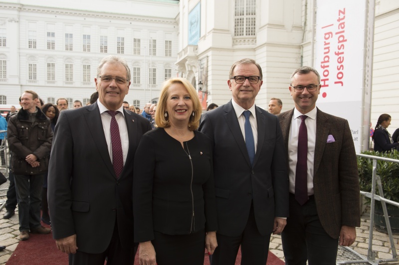 Von links: Bundesratspräsident Edgar Mayer (V), Nationalratspräsidentin Doris Bures (S), Zweiter Nationalratspräsident Karlheinz Kopf (V) und Dritter Nationalratspräsident Norbert Hofer (F)