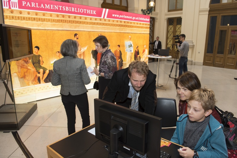 Die Parlamentsbibliothek präsentiert sich im Innenhof des Palais Epstein