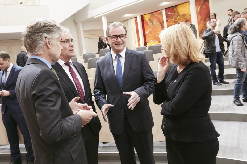 von rechts: Nationalratspräsidentin Doris Bures (S), Zweiter Nationalratspräsident Karlheinz Kopf (V), Bundesratspräsident Edgar Mayer (V), Parlamentsdirektor Harald Dossi