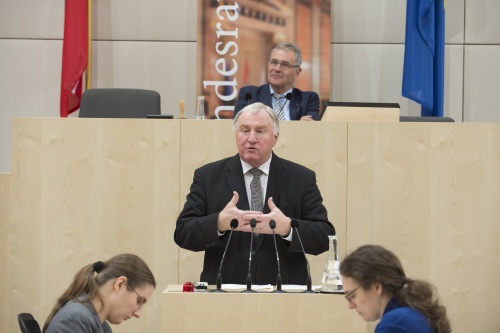Am Rednerpult: Präsident Ausschuss der Regionen Karl-Heinz Lambertz