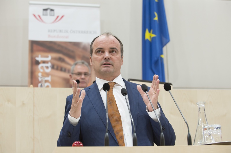 Am Rednerpult: Leiter des Informationsbüros des Europäischen Parlaments in Wien Georg Pfeifer