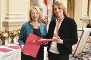 Von links: Nationalratspräsidentin Doris Bures (S), Nationalratsabgeordnete Dagmar Belakowitsch-Jenewein (F)