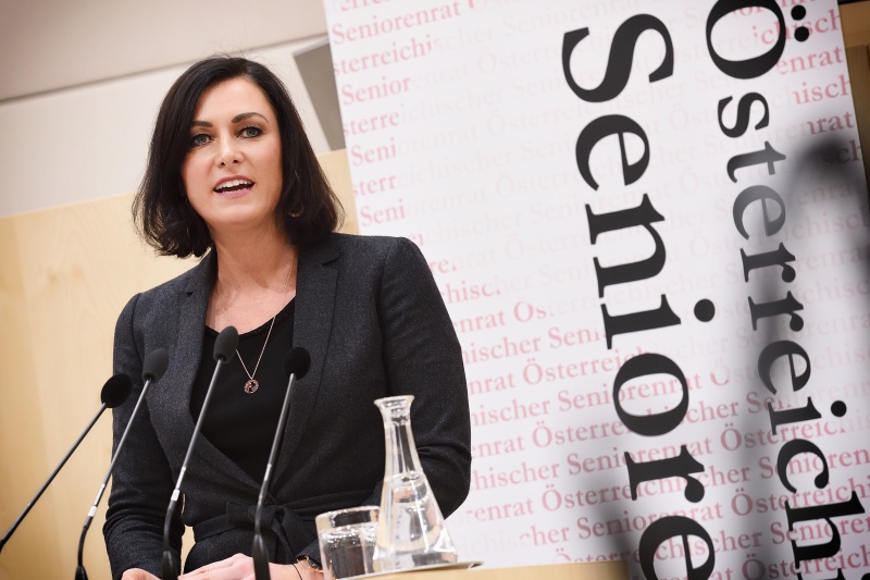 Nationalratspräsidentin Elisabeth Köstinger (V) bei der Eröffnung der Sitzung