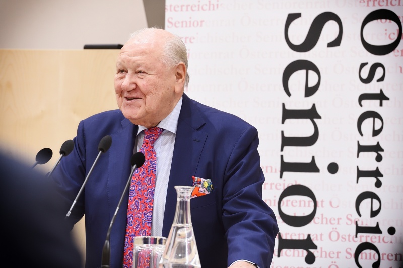 Präsident des Pensionistenverbandes Österreichischs Karl Blecha (S) am Wort