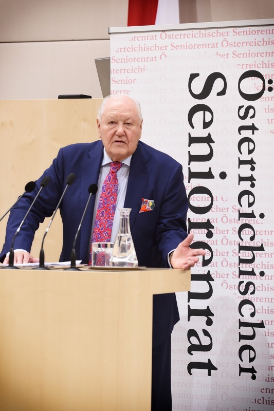 Präsident des Pensionistenverbandes Österreichischs Karl Blecha (S) am Wort