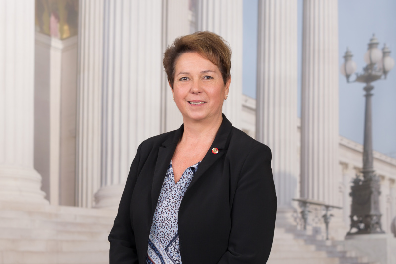 Angela Lueger