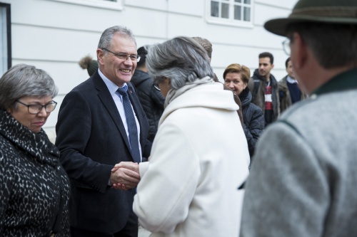 Bundesratspräsident Edgar Mayer (V) begrüßt die Gäste aus Vorarlberg