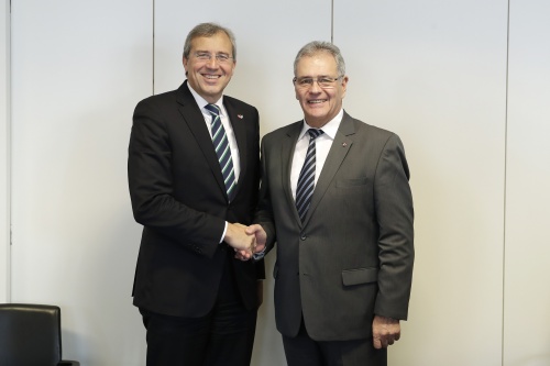 v.re.: Bundesratspräsident Edgar Mayer (V) und der Vorsitzende der Delegation des bayrischen Landtages Franz Rieger