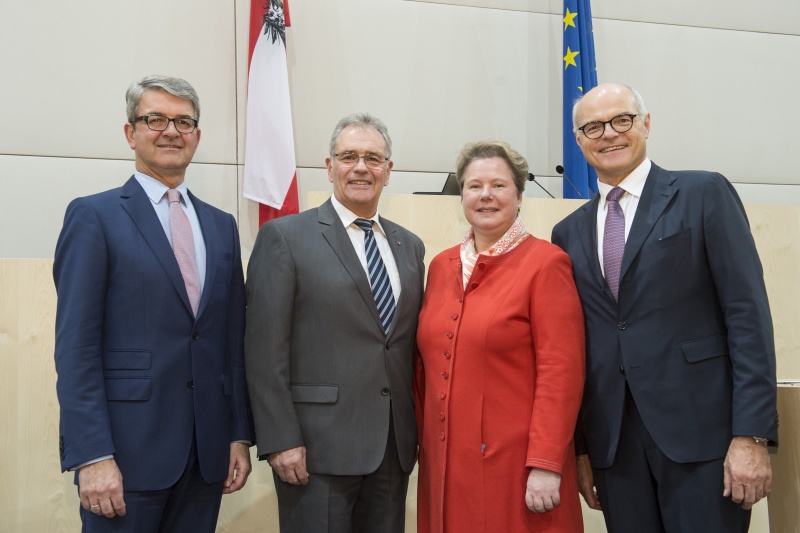 Von links: Parlamentsvizedirektor Alexis Wintoniak, Bundesratspräsident Edgar Mayer (V), Botschafterin des Fürstentums Liechtenstein I.D. Maria-Pia Kothbauer-Liechtenstein, Präsident der Österreichisch-Liechtensteinischen Gesellschaft Karl Stoss