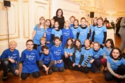 Nationalratspräsidentin Elisabeth Köstinger (V) mit SchülerInnen der Johann Sebastian Bach Musikschule