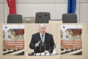 Am Rednerpult: Präsident Ausschuss der Regionen Karl-Heinz Lambertz