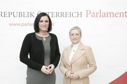 von links: Nationalratspräsidentin Elisabeth Köstinger (V) und Christine Bauer-Jelinek