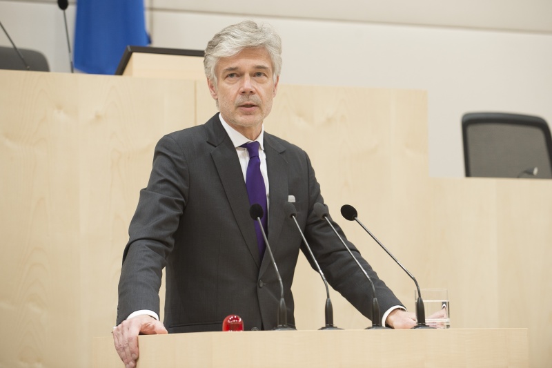 Am Rednerpult: Parlamentsdirektor Harald Dossi