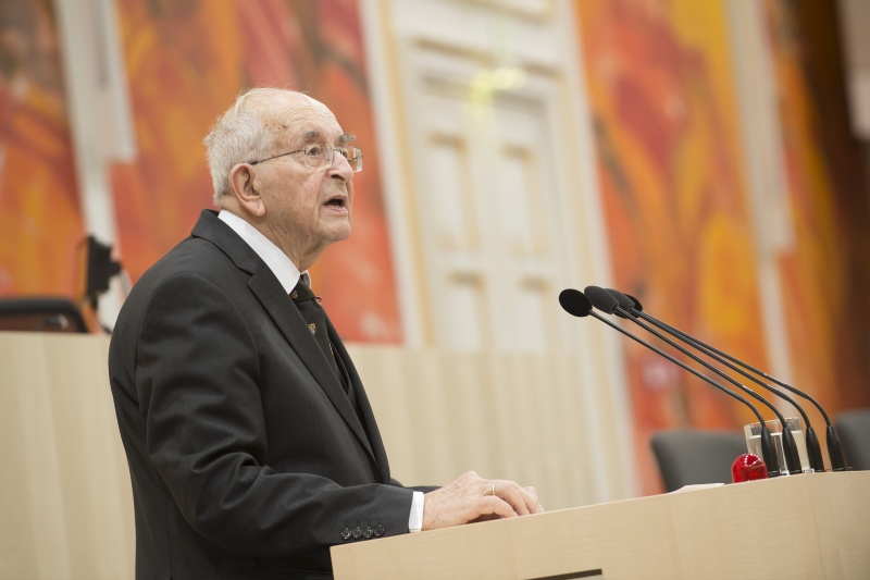 Am Rednerpult: Univ.-Prof. Dr. Gerald Stourzh