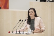 Nationalratsabgeordnete Daniela Holzinger-Vogtenhuber (P)