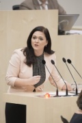 Nationalratsabgeordnete Daniela Holzinger-Vogtenhuber (P)