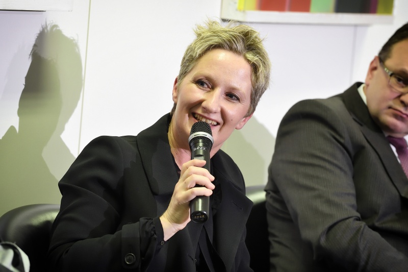 Buchautorin Barbara Tóth am Wort