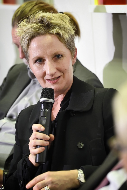 Buchautorin Barbara Tóth am Wort