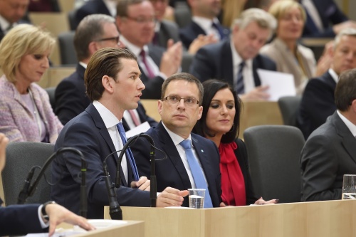 Von links: Bundeskanzler Sebastian Kurz (V), Klubobmann August Wöginger (V), Landwirtschaftsministerin Elisabeth Köstinger (V)