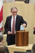 Nationalratsabgeordneter Karlheinz Kopf (V) zur Stimmabgabe bei der Wahl des Nationalratspräsidenten