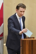 Bundeskanzler Sebastian Kurz (V) bei der Stimmabgabe zur Wahl des Nationalratspräsidenten