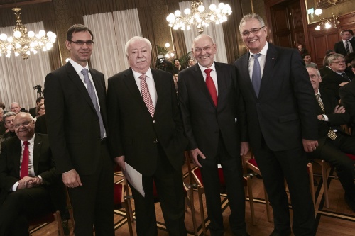 von rechts: Bundesrat Edgar Mayer (V), Bundesratspräsident Reinhard Todt (S), Bürgermeister von Wien Michael Häupl, Landeshauptmann von Vorarlberg Markus Wallner