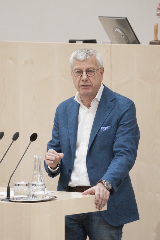 Am Rednerpult: Nationalratsabgeordneter Bruno Rossmann (P)