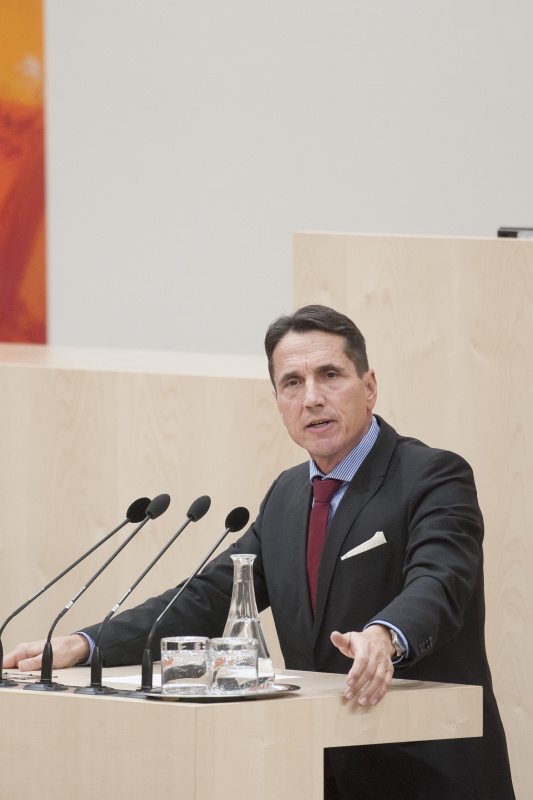 Am Rednerpult: Nationalratsabgeordneter Reinhard Eugen Bösch (F)