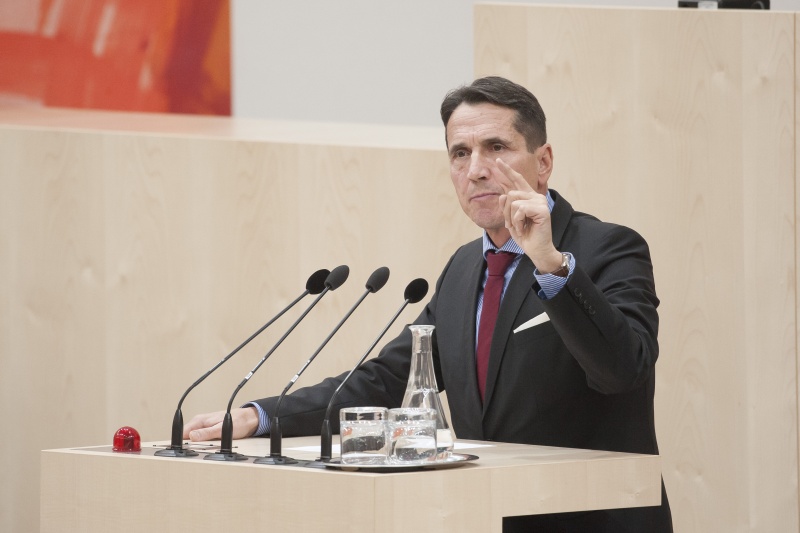 Am Rednerpult: Nationalratsabgeordneter Reinhard Eugen Bösch (F)