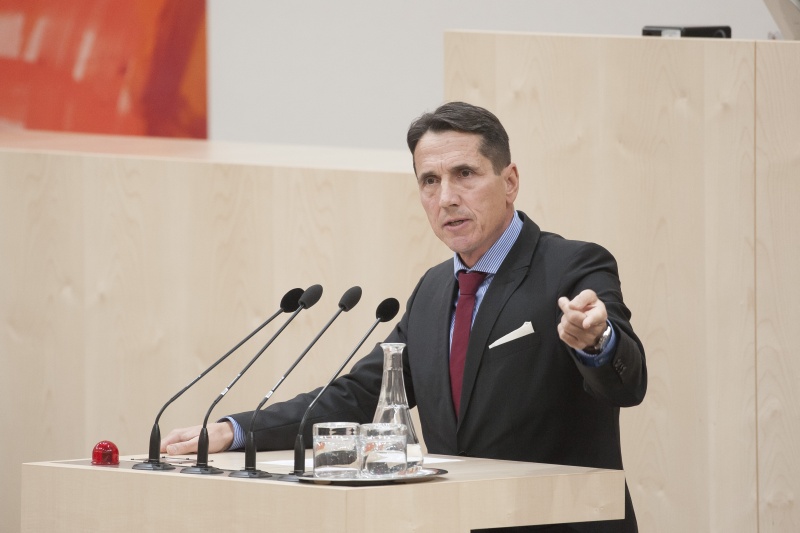 Am Rednerpult: Nationalratsabgeordneter Reinhard Eugen Bösch (F)