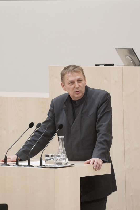 Am Rednerpult: Nationalratsabgeordneter Wolfgang Zinggl (P)