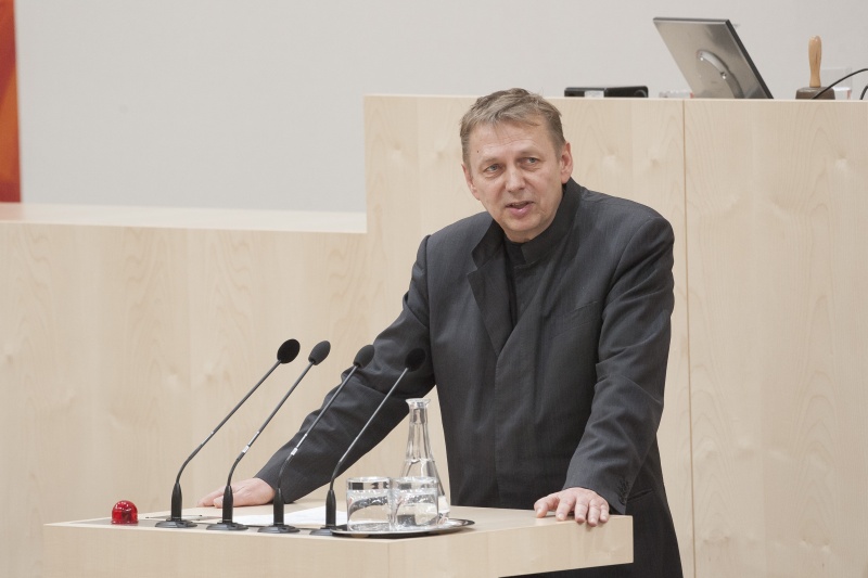 Am Rednerpult: Nationalratsabgeordneter Wolfgang Zinggl (P)