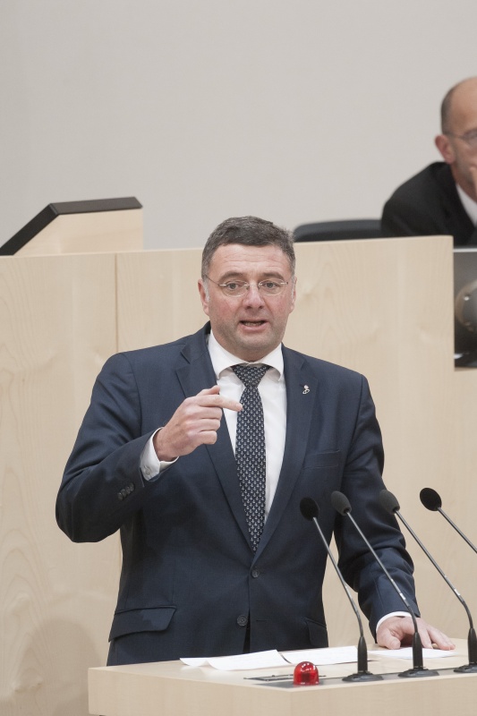 Am Rednerpult: Nationalratsabgeordneter Jörg Leichtfried (S)