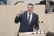 Am Rednerpult: Nationalratsabgeordneter Jörg Leichtfried (S)