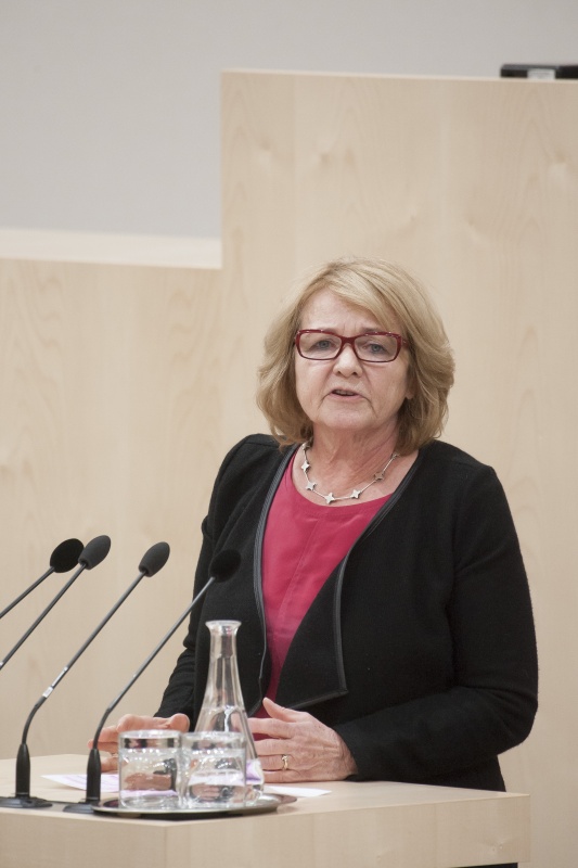 Am Rednerpult: Nationalratsabgeordnete Ruth Becher (S)