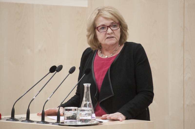 Am Rednerpult: Nationalratsabgeordnete Ruth Becher (S)
