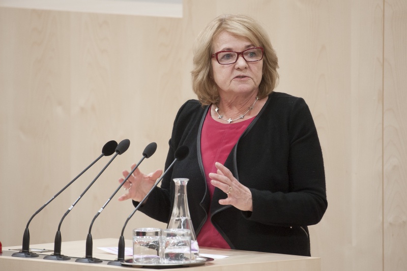 Am Rednerpult: Nationalratsabgeordnete Ruth Becher (S)