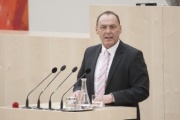Am Rednerpult: Nationalratsabgeordneter Peter Wurm (F)